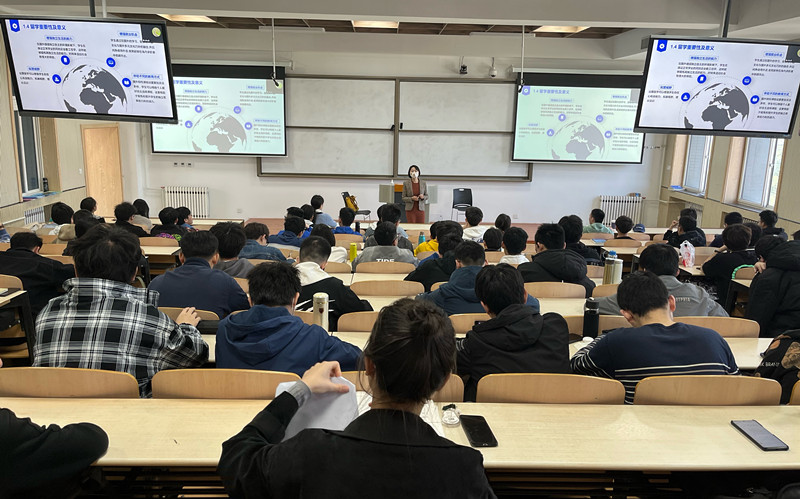 继续教育学院留学服务中心走进大学生职业生涯规划课堂